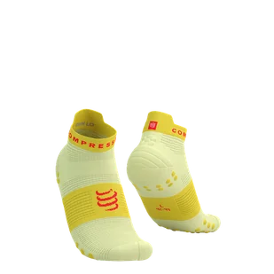 COMPRESSPORT Skarpetki do biegania krótkie PRORACING SOCKS V4 RUN LOW elf yellow/fluo red - Skarpetki sportowe męskie - miniaturka - grafika 1