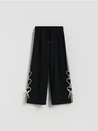 Spodnie i spodenki dla dziewczynek - Reserved - Spodnie dresowe z kokardkami - czarny - miniaturka - grafika 1