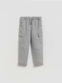 Spodnie i spodenki dla chłopców - Reserved - Wysokoelastyczne spodnie cargo - ciemnoszary - miniaturka - grafika 1