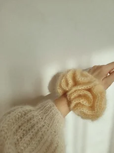 Scrunchie moherowe handmade Masełko - Ozdoby do włosów Scrunchie moherowe handmade Masełko - Ozdoby do włosów - miniaturka - grafika 1