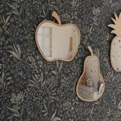 Wyposażenie pokoiku dziecięcego - Drewniane lusterko jabłko do pokoju dziecka - miniaturka - grafika 1