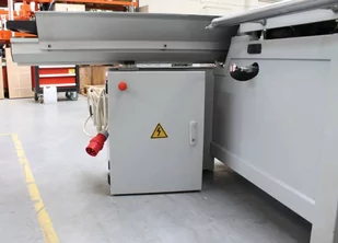 Piła formatowa używana 2019r., piła główna i podcinak na osobnych silnikach (max długość podcinania: 3200 mm, stół roboczy: 1000 x 700 mm) 44381570 - Inne urządzenia budowlane - miniaturka - grafika 1