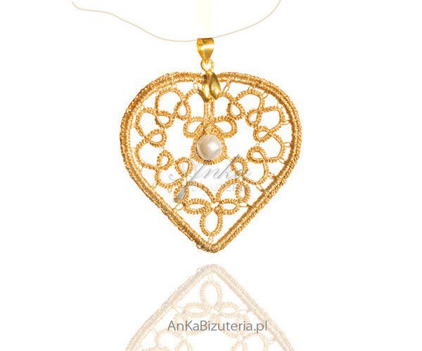 ankabizuteria.pl Zawieszka SERCE z perełką . Biżuteria z frywolitki