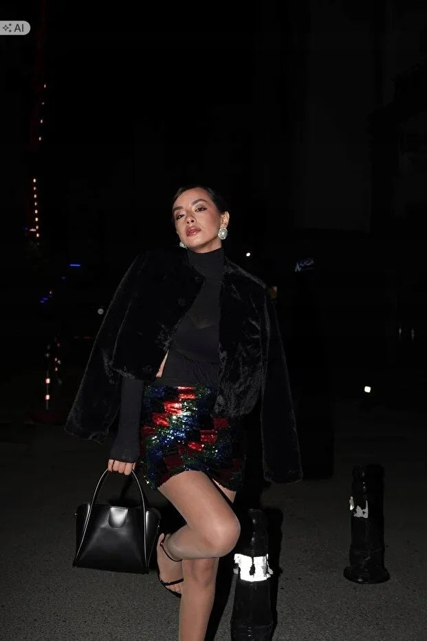 KRÓTKI PŁASZCZ DAMSKI CZARNY MIĘKKI ELEGANCKI M 5IA