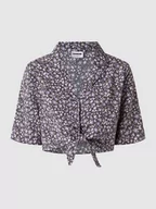 Bluzki damskie - Bluzka krótka z wiązanym detalem model ‘Joe’ - miniaturka - grafika 1