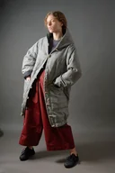 Kurtki damskie - Bardzo ciepła kurtka z kapturem w kratkę szaro-czarną - miniaturka - grafika 1