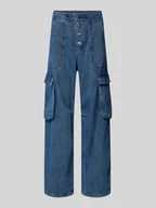 Spodnie damskie - Jeansy o luźnym kroju z kieszeniami cargo - miniaturka - grafika 1