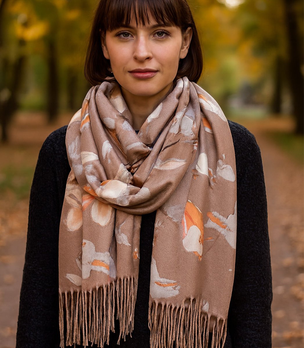 Szal damski z motywem drobnych kwiatów frędzle