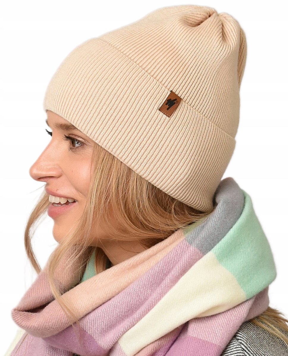 CZAPKA damska ciepła Polski prążek jesień zima modne kolory przejściowa beż