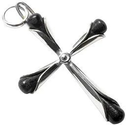 Srebrny krzyżyk z onyksem - Biżuteria religijna - miniaturka - grafika 1