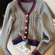 Swetry damskie - TEMU Elegancki damski kardigan z dekoltem w serek - Kolorowy sweter zapinany na guziki z długim rękawem, prążkowanymi mankietami i złotymi guzikami, - miniaturka - grafika 1