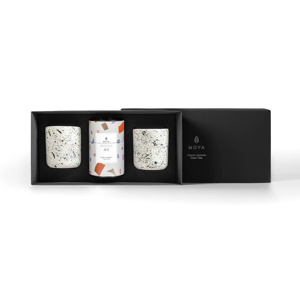 Zestaw prezentowy organiczna zielona herbata Moya Bancha i 2 kubki Shimo