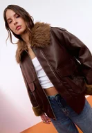 Kurtki damskie - Stradivarius Kurtka ze sztucznej skóry z łączonym kołnierzem Brązowy XL - miniaturka - grafika 1