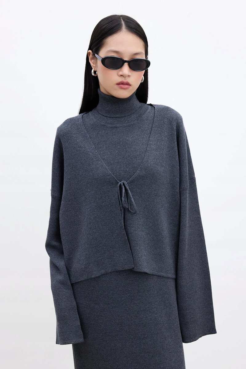 SWETER DAMSKI GOLF LUŹNY Z WIĄZANIEM CIEMNY SZARY S/M 5GA*