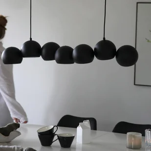 Markslöjd Lampa wisząca Cupolo, czarna, żelazo, długość 101 cm, 7-punktowa - Lampy sufitowe - miniaturka - grafika 1