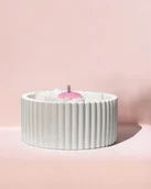 Świece - Świeca Sojowa - Stokrotka - 75 ml - Zapach Inspirowany Perfumami Gerrei Mixte (Różowa) - miniaturka - grafika 1