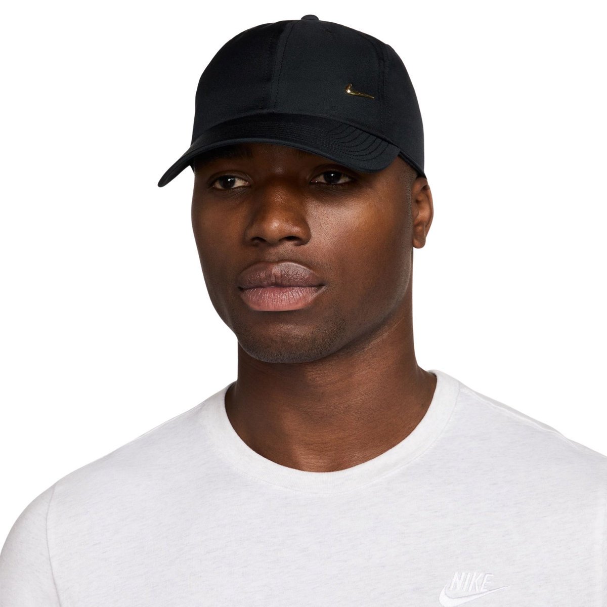 CZAPKA Z DASZKIEM MEN FB5372-011 M/L CZARNA/ZŁOTA ŁYŻWA