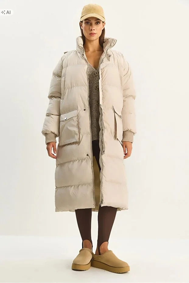 DŁUGA PIKOWANA KURTKA DAMSKA W BEŻOWYM KOLORZE OVERSIZE UNIWERSALNY 5IA