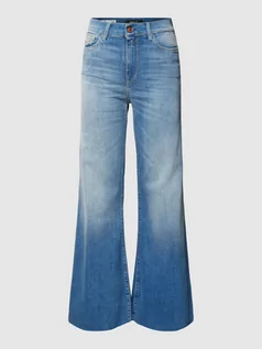 Spodnie damskie - Jeansy z szerokimi nogawkami i 5 kieszeniami - grafika 1