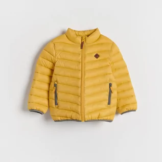 Kurtki i płaszcze dla chłopców - Reserved Pikowana kurtka z ociepleniem z recyklingu - Żółty - grafika 1
