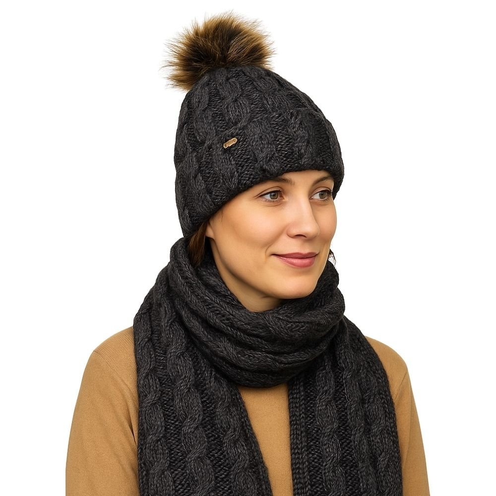 Zimowy komplet damski czapka z pomponem ocieplana polarem i szal grafit