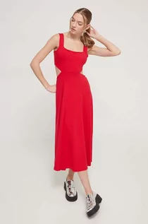 Sukienki - Superdry sukienka kolor czerwony midi rozkloszowana - grafika 1