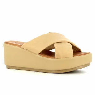 Beżowe klapki na koturnie CARINII - Carinii - Klapki i japonki damskie - miniaturka - grafika 1