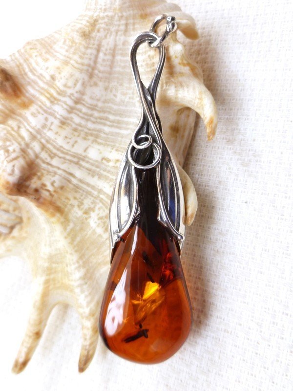 Wisiorek srebrny z bursztynem, handmade 640-23