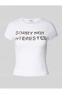 Koszulki i topy damskie - T-shirt z wyhaftowanym napisem model KATINKA - Noisy May - miniaturka - grafika 1