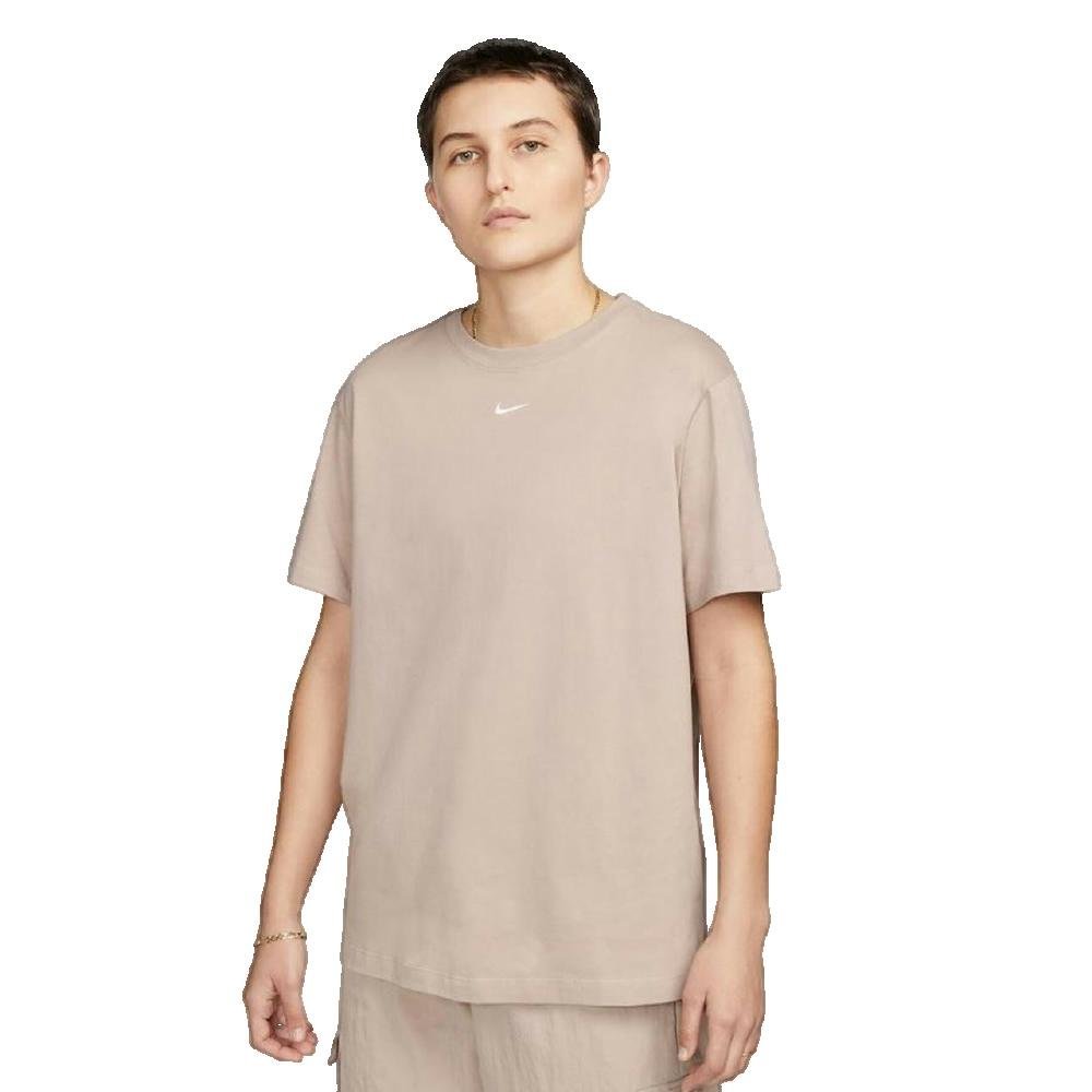 Nike Boyfriend Essential T-Shirt