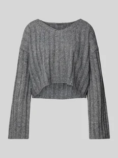Sweter z dzianiny krótki z dekoltem w serek model ‘NINA’ - Swetry damskie - miniaturka - grafika 1