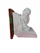 Podpórki do książek - Podpórka do książek - aniołek siedzący na otwartej książce - miniaturka - grafika 1