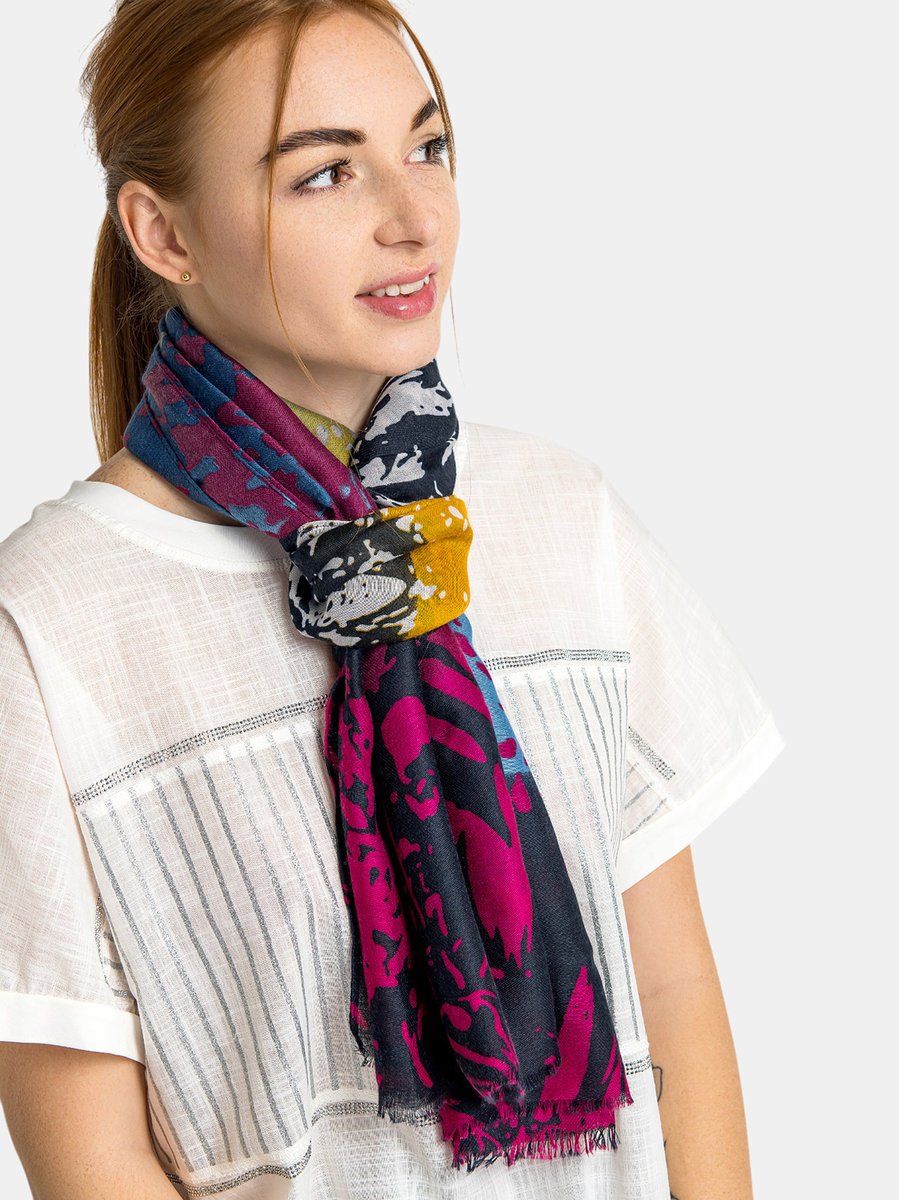 Wzorzysty szalik różowy