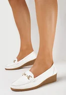 Półbuty damskie - Białe Półbuty Mokasyny na Subtelnym Koturnie z Metaliczną Ozdobą i Marszczeniem Xalina - miniaturka - grafika 1