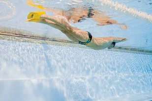 FINIS Krótkie płetwy treningowe ZOOMERS GOLD żółte - Sprzęt do nurkowania - miniaturka - grafika 5