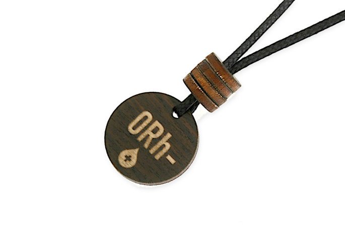 Wisiorek Czarny Z Grupą Krwi 0 Rh-Minus