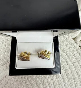 SPINKI DO MANKIETÓW statek ŻAGLÓWKI łódki złote - Spinki do mankietów i krawatów SPINKI DO MANKIETÓW statek ŻAGLÓWKI łódki złote - Spinki do mankietów i krawatów - miniaturka - grafika 1