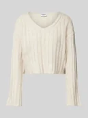 Swetry damskie - Sweter z dzianiny krótki z dekoltem w serek model ‘NINA’ - miniaturka - grafika 1