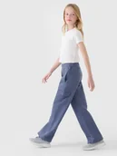 Spodnie i spodenki dla dziewczynek - 4F Spodnie dresowe z szerokimi nogawkami cargo dziewczęce - granatowe 122 (6-7 lat) - miniaturka - grafika 1