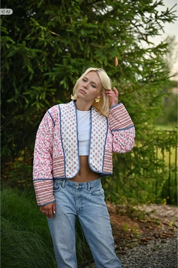 KRÓTKA PIKOWANA KURTKA DAMSKA Z AŻUROWYM WZOREM BOHO L/XL 5IA