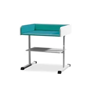 Meble i wyposażenie gabinetów medycznych - Stół do badania niemowląt z półką dolną model SBN-P Zieleń medyczna 06 Stół do badania niemowląt z półką dolną - miniaturka - grafika 1