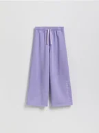 Spodnie i spodenki dla dziewczynek - Reserved - Spodnie dresowe z nadrukiem - fioletowy - miniaturka - grafika 1