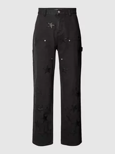 Spodnie męskie - Jeansy ze wzorem na całej powierzchni i szwami działowymi - grafika 1