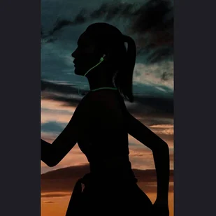 Baseus Let''s go silikonowy fluorescencyjny (świecący w ciemności) uchwyt opaska pasek do słuchawek AirPods 2 / 1 biały (ARAPPOD-B24) - Akcesoria do smartwatchy - miniaturka - grafika 10