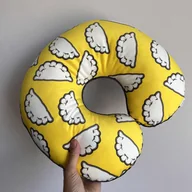 Akcesoria podróżnicze - Poduszka podróżna rogal Pierogi żółta - miniaturka - grafika 1