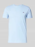 Koszulki męskie - T-shirt o kroju slim fit z wyhaftowanym logo - miniaturka - grafika 1