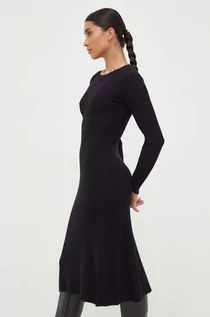 Sukienki - Silvian Heach sukienka kolor czarny midi dopasowana - grafika 1