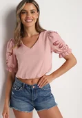Bluzki damskie - Różowa Bluzka z Krótkim Rękawem ze Zdobieniem i Dekoltem w Serek Tiamazie - miniaturka - grafika 1