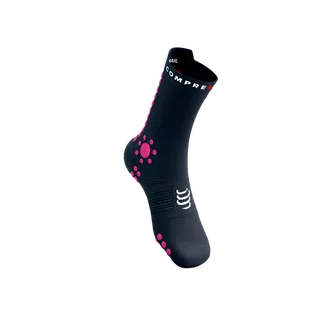 COMPRESSPORT Skarpetki do biegania trailowe ProRacing Socks V4 Trail magent/magenta - Skarpetki sportowe męskie - miniaturka - grafika 2