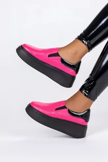 Slip on damskie - Fuksjowe sneakersy skórzane damskie slip on na czarnej platformie PRODUKT POLSKI Casu 10151 - grafika 1